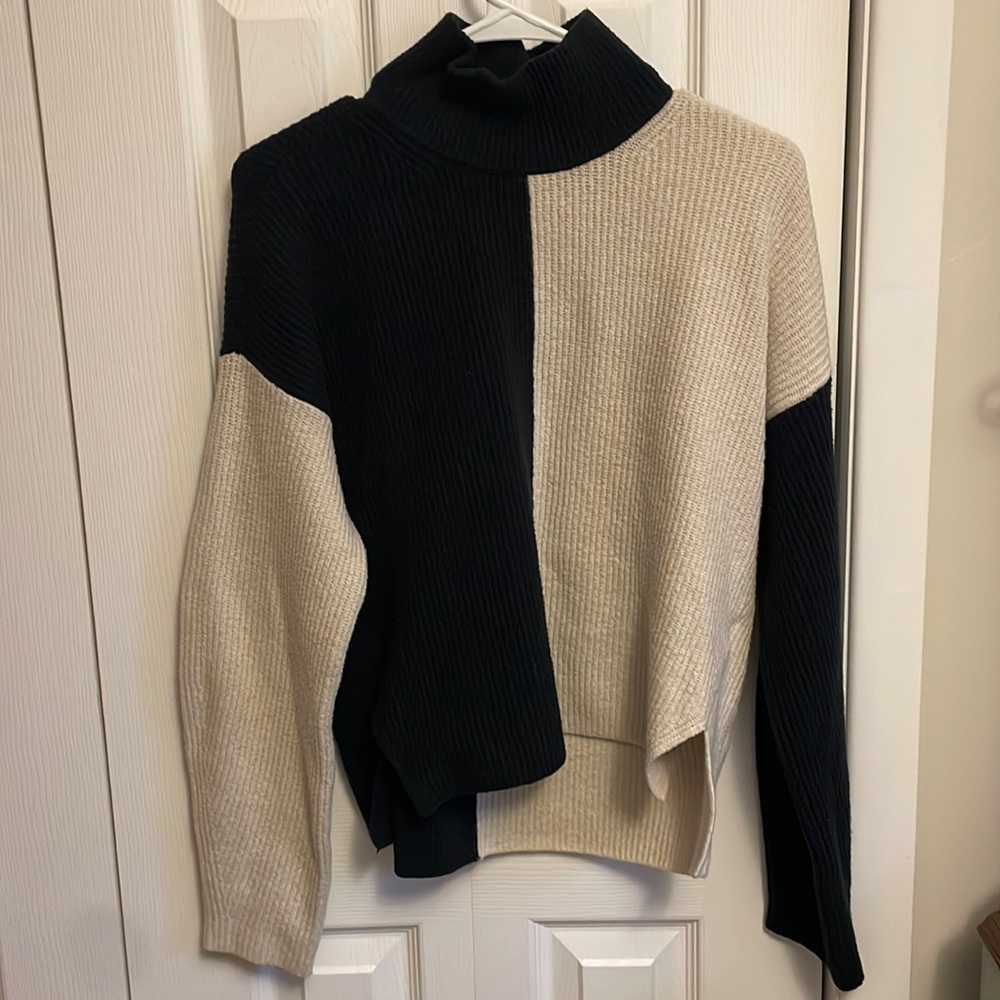 Abercrombie Black & white turtleneck sweater